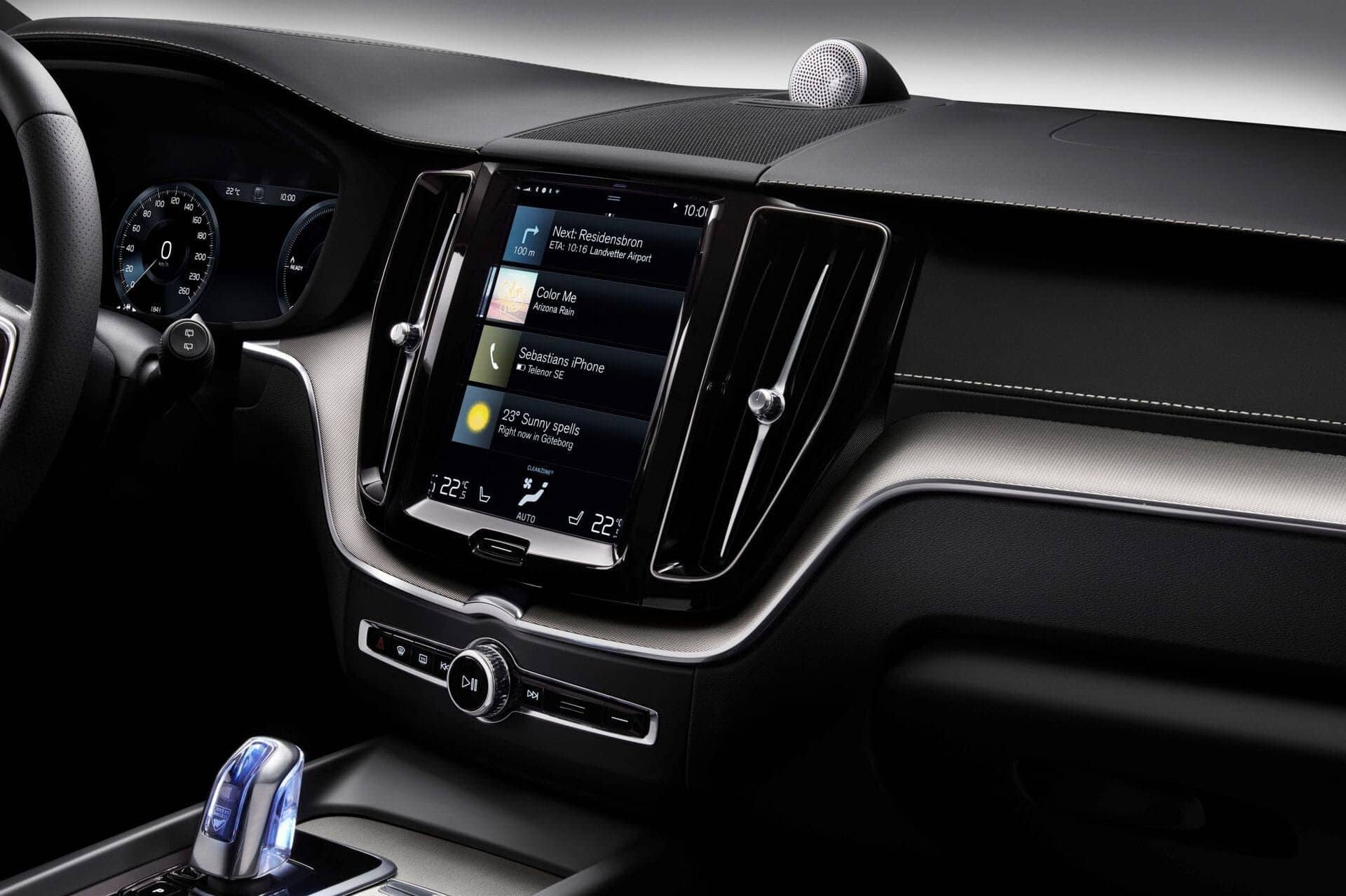 Detail interiéru Volvo XC40 Plus Dark v AVIS Maxirent
