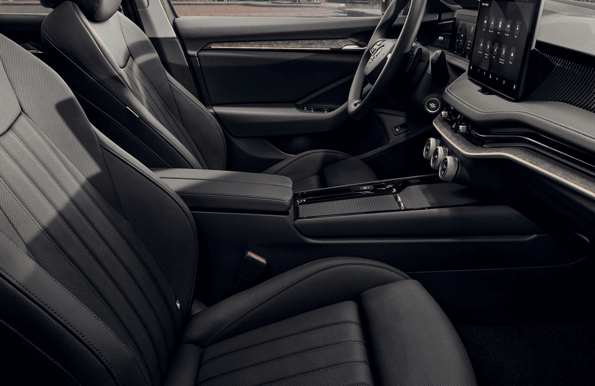 Sedadlá auta Škoda Superb Combi L&K od AVIS Maxirent.