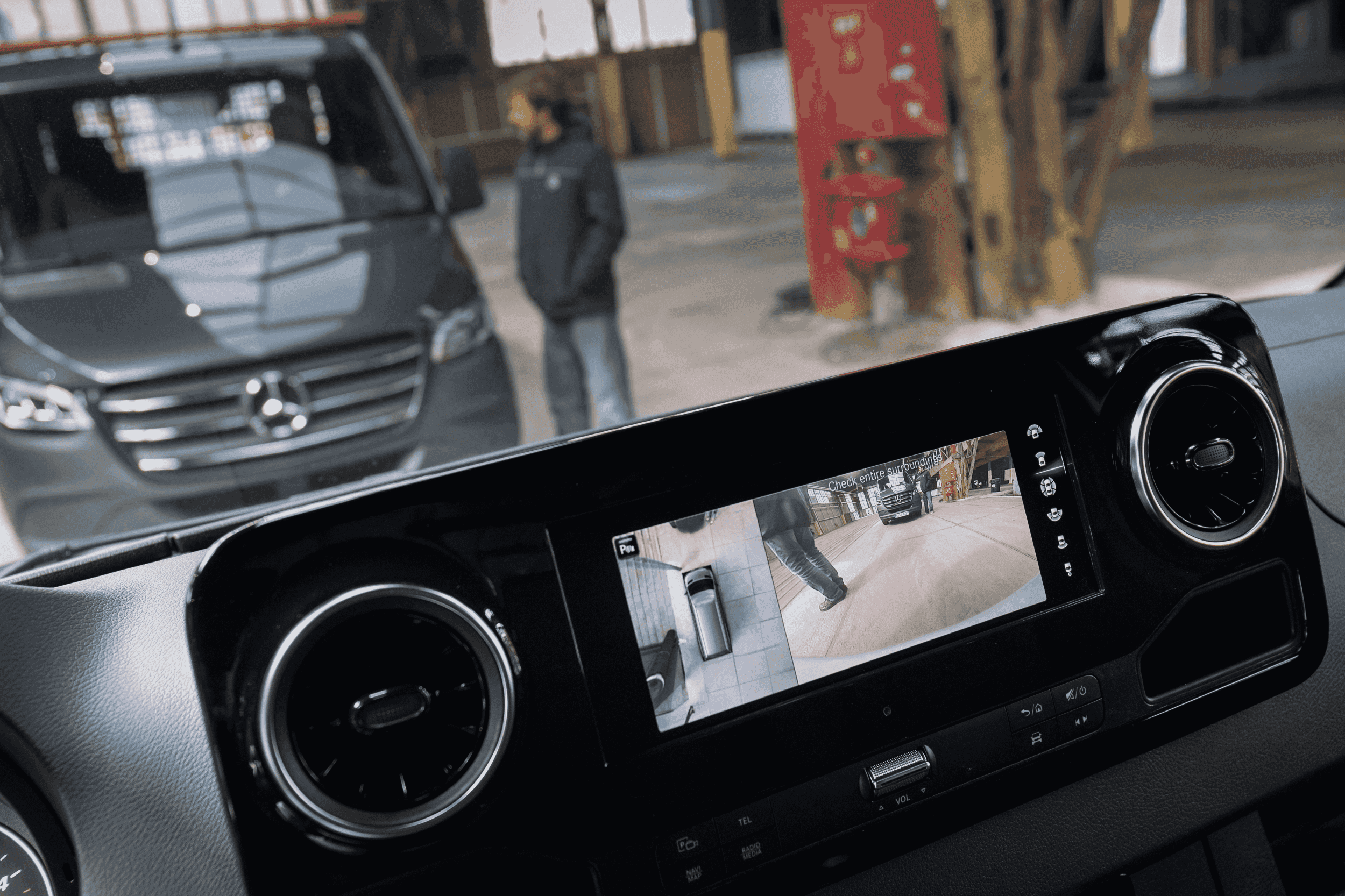 Interiér auta Mercedes-benz Sprinter od AVIS Maxirent.