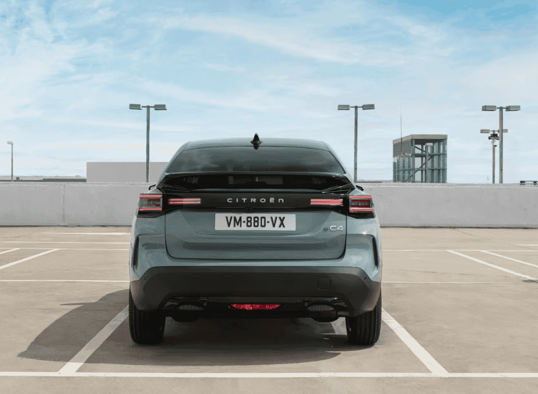 Kufor auta Citroen C4 Plus od AVIS Maxirent