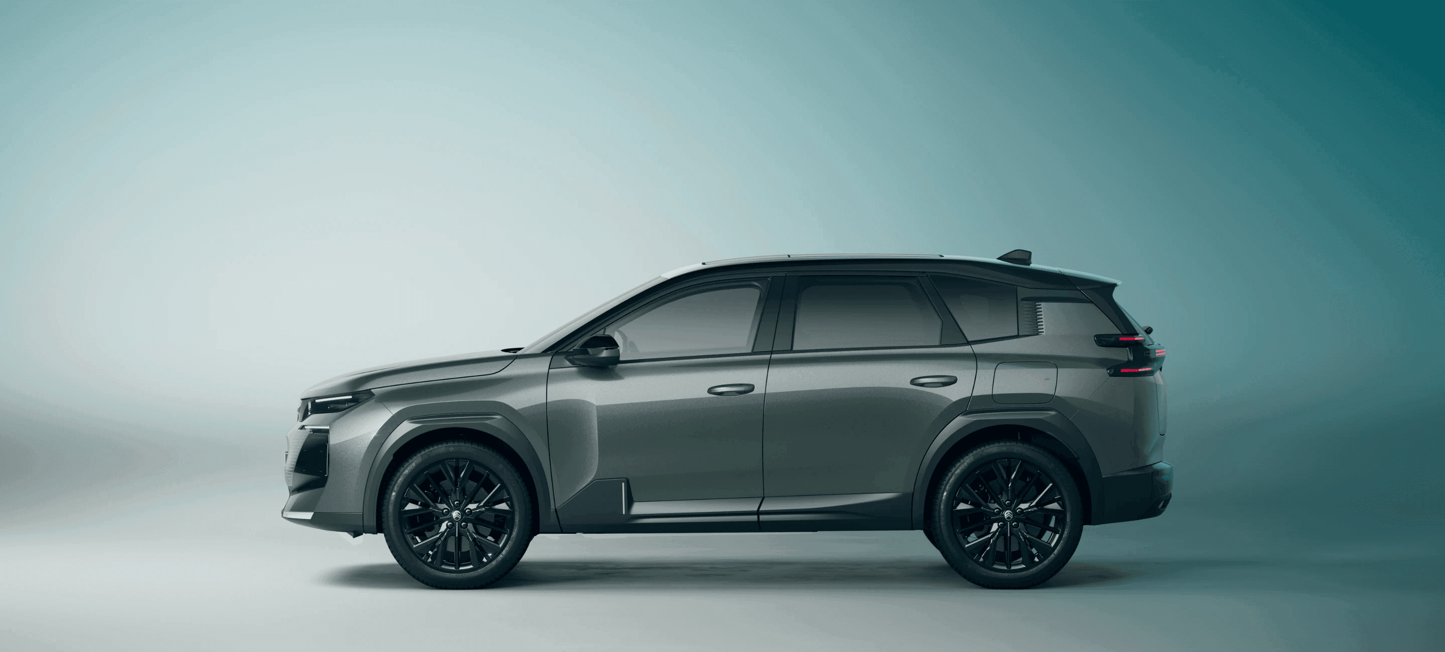 Exteriér auta Citroen C5 Aircross Max od AVIS Maxirent.