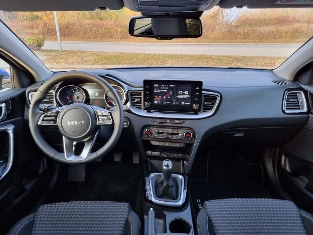 Interiér auta Kia Ceed SW na dlhodobý prenájom.
