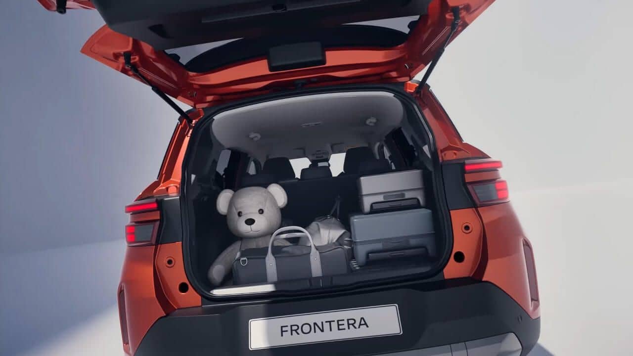 Kufor auta Opel Frontera od AVIS Maxirent.