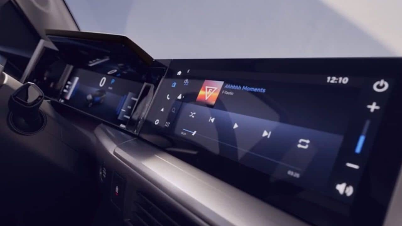 Detail interiéru auta Opel Frontera od AVIS Maxirent
