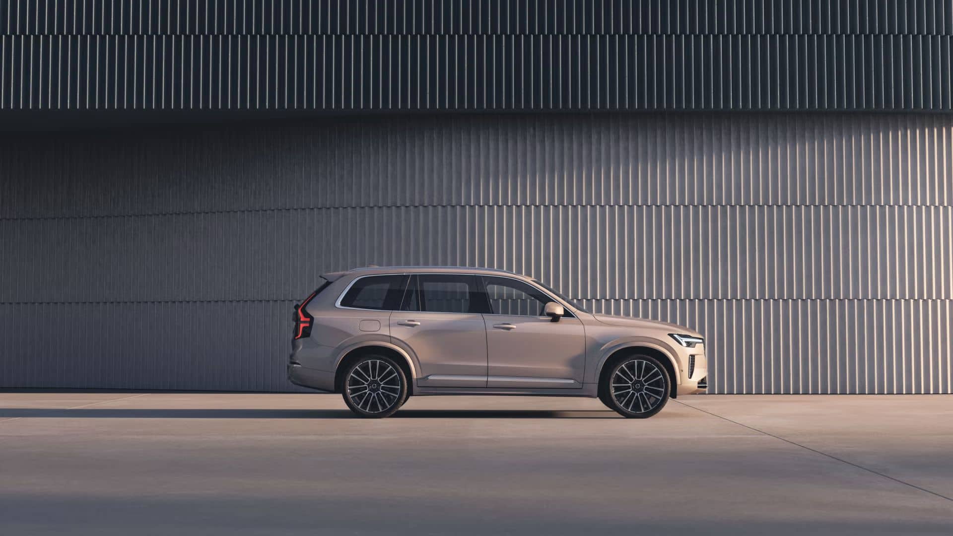 Dlhodobý prenájom auta Volvo XC90 Core Bright.