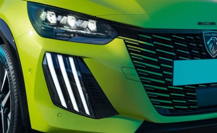 Predné svetlo auta Peugeot 208 allure od AVIS Maxirent.
