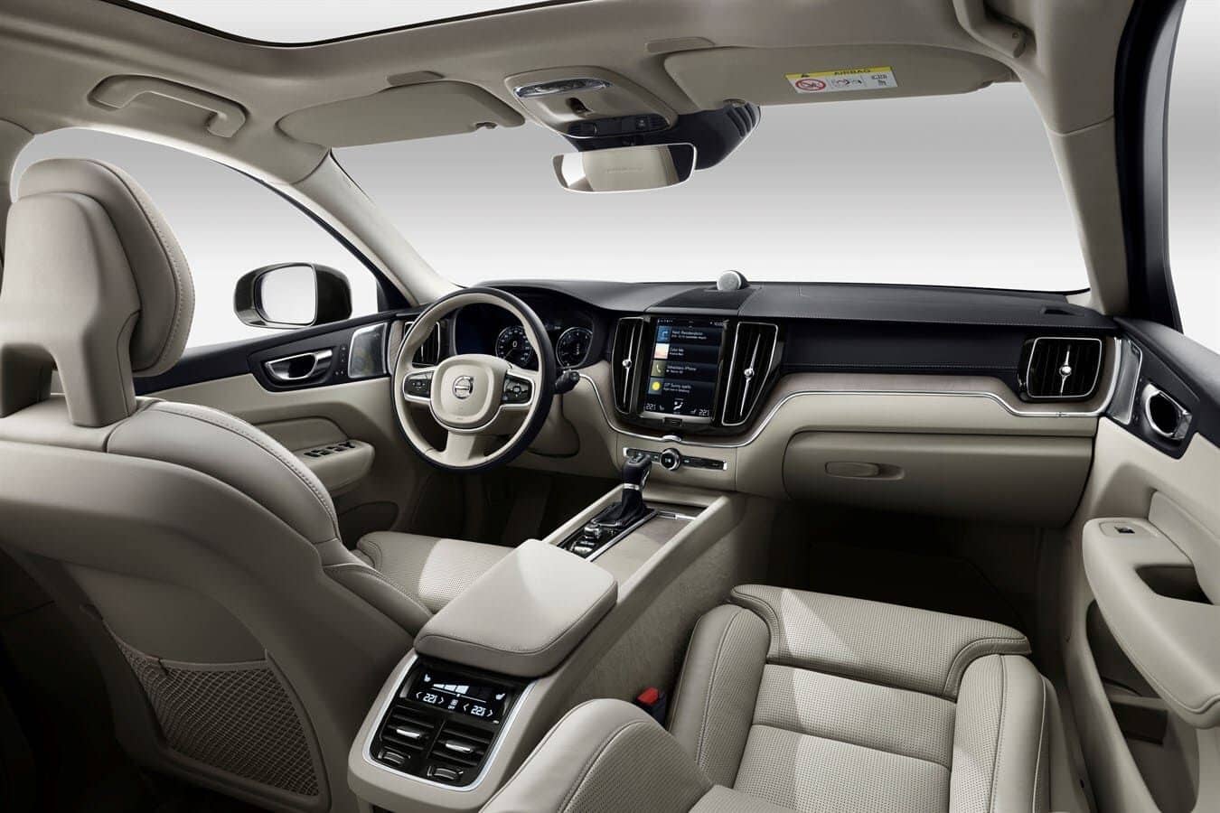 Volvo XC40 Plus Dark interiér na dlhodobý prenájom.