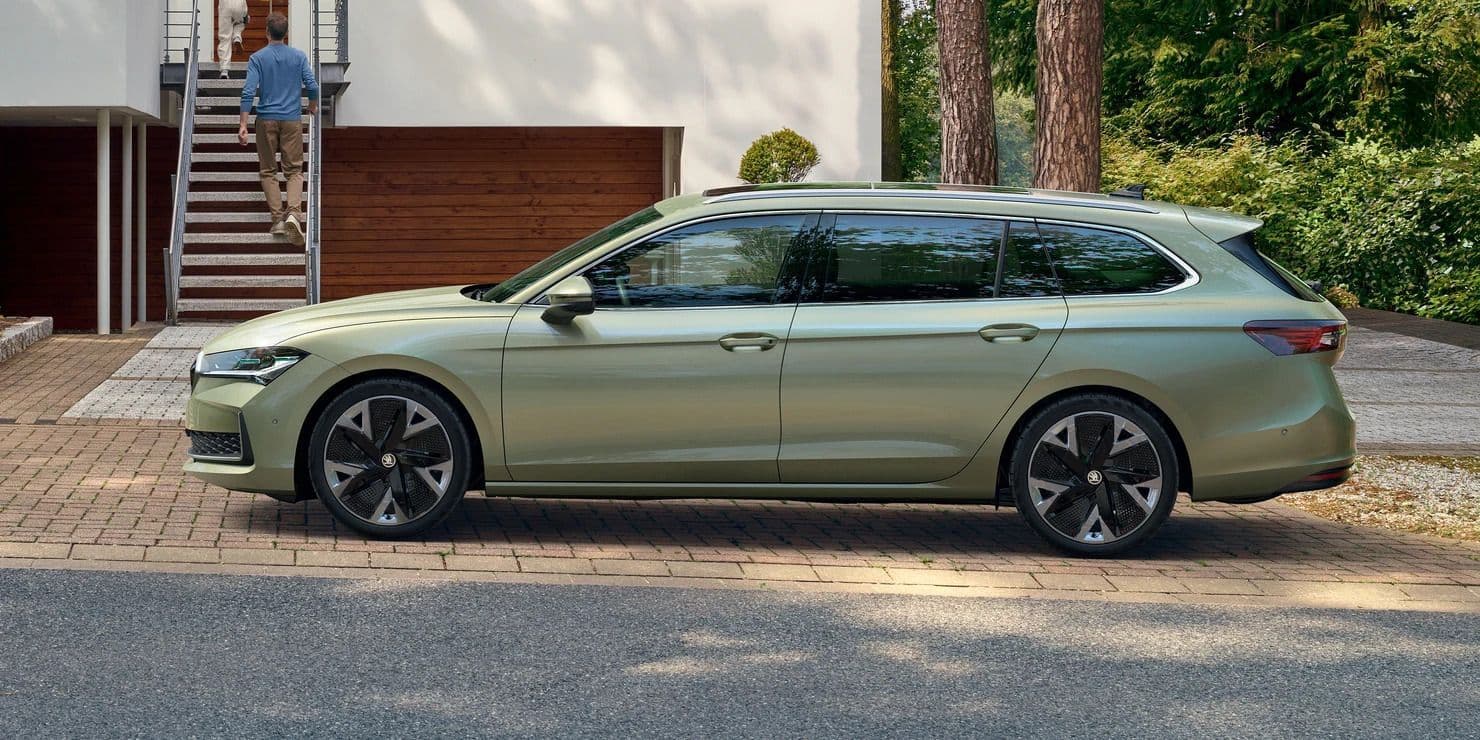 Škoda superb combi v ponuke od AVIS Maxirent