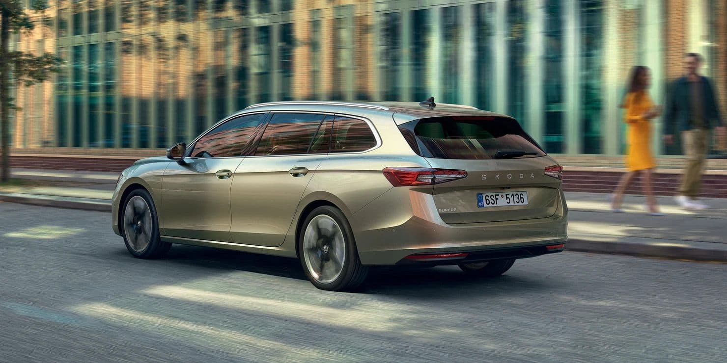 Škoda superb combi AVIS Maxirent