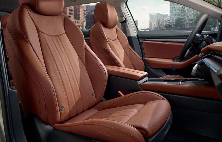 Sedadlá auta Škoda superb combi od AVIS Maxirent