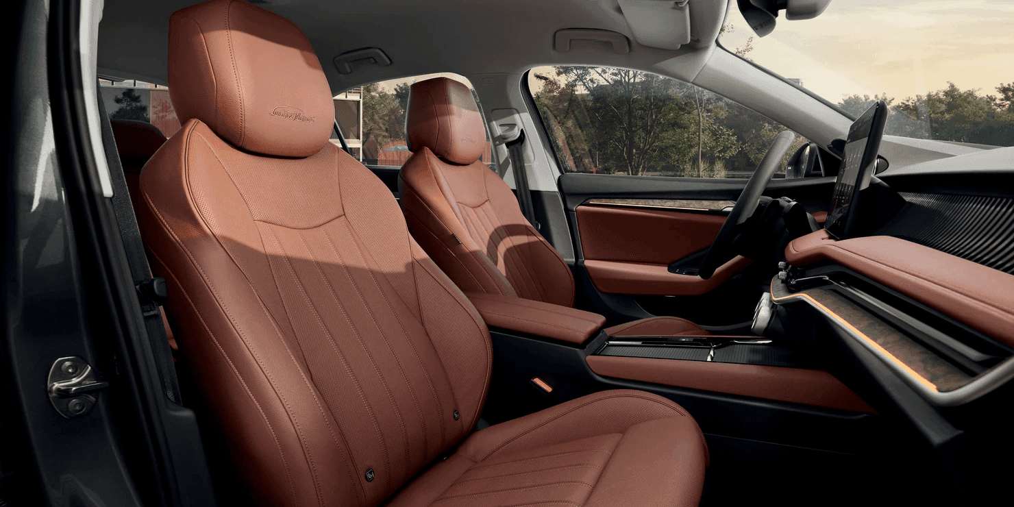 Detail interiéru auta Škoda superb sportline od AVIS Maxirent