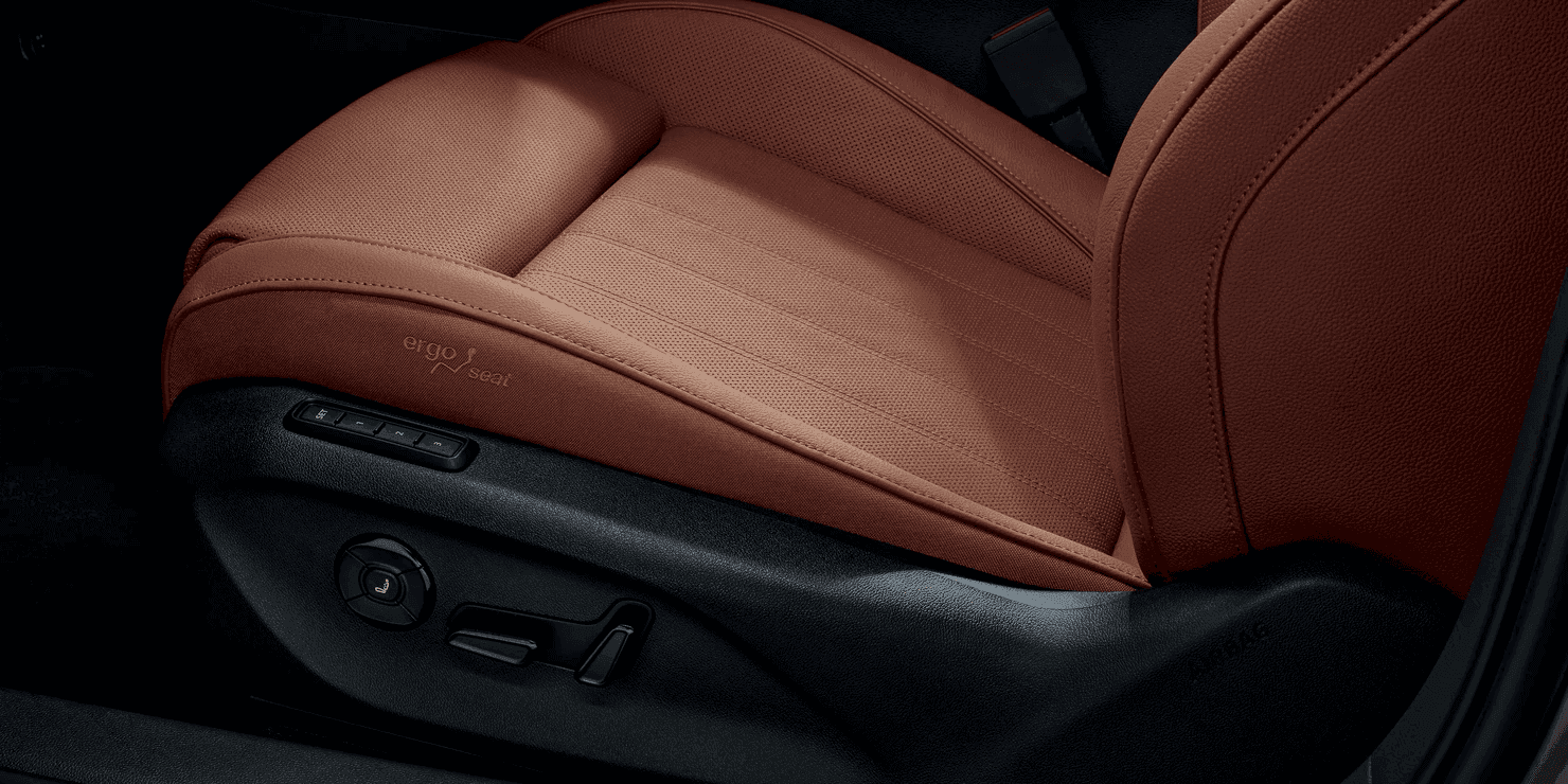 Sedadlá auta Škoda superb sportline od AVIS Maxirent