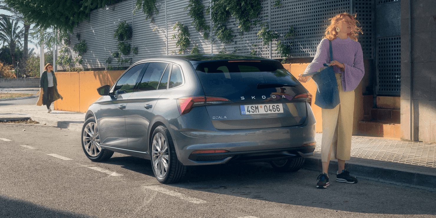 Exteriér auta Škoda Scala od AVIS Maxirent.
