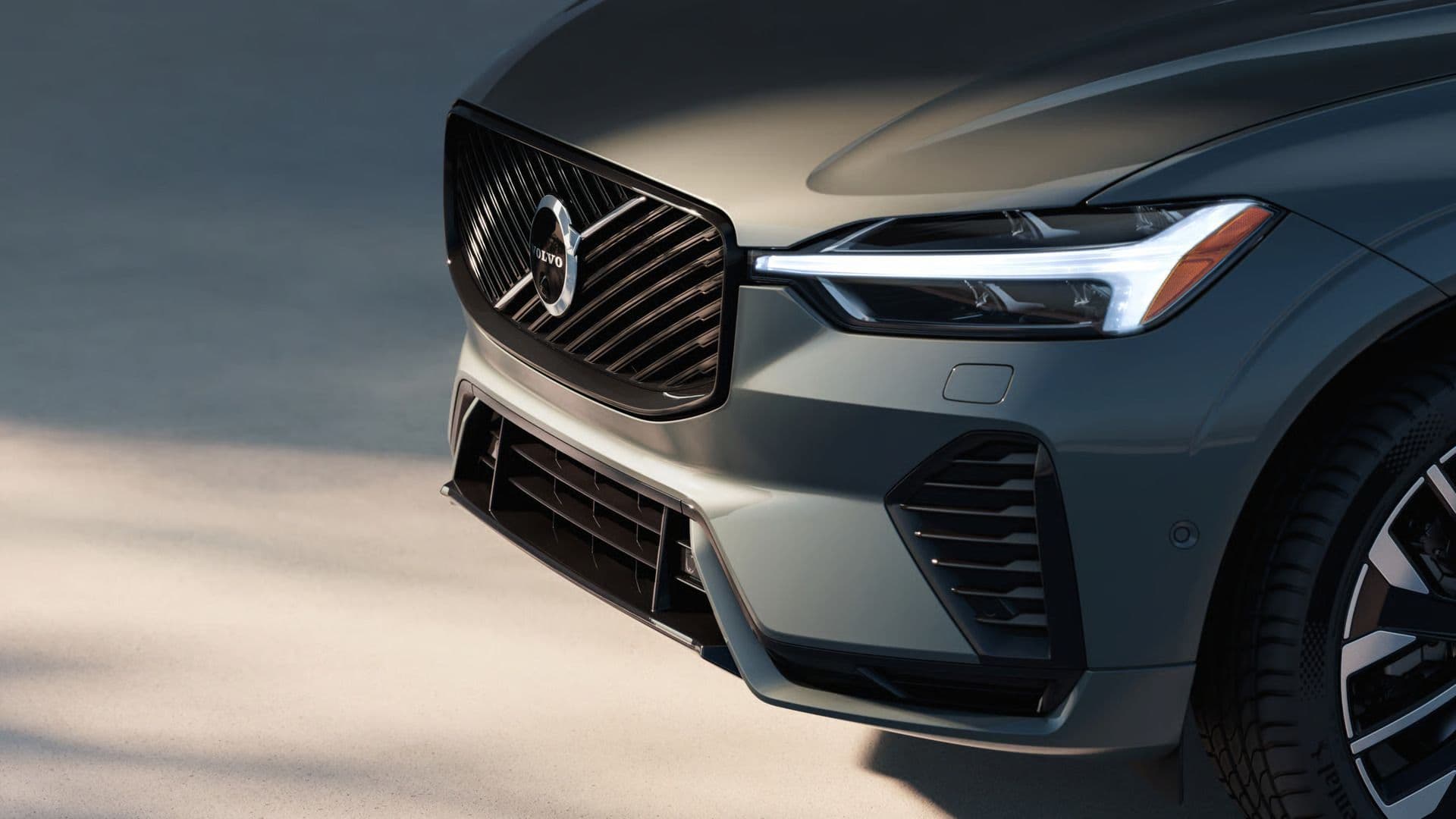 Detail auta Volvo XC60 Plus Dark od AVIS Maxirent.