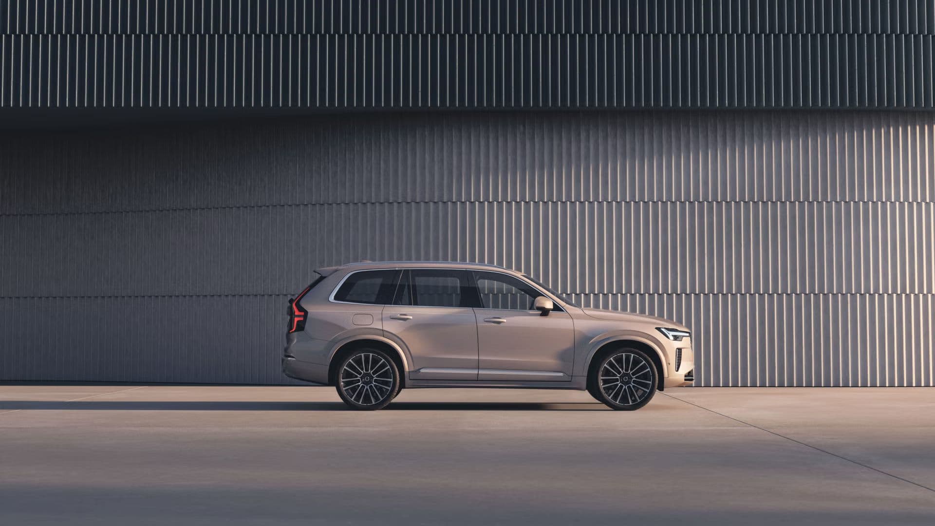 Dlhodobý prenájom auta Volvo XC90 Core Bright.
