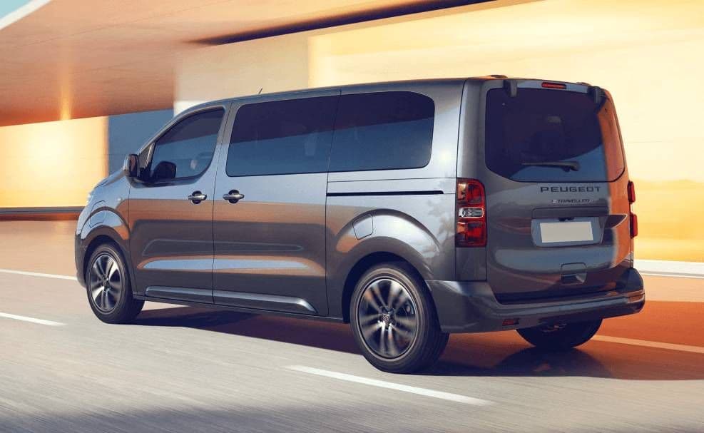 Exteriér auta Peugeot Traveller od AVIS Maxirent