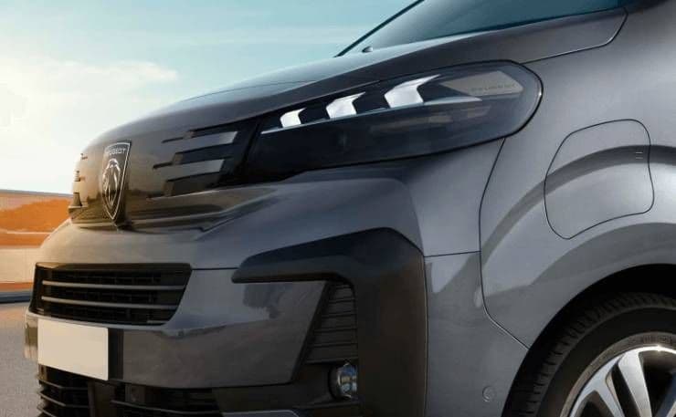 Detal auta Peugeot Traveller na dlhodobý prenájom.