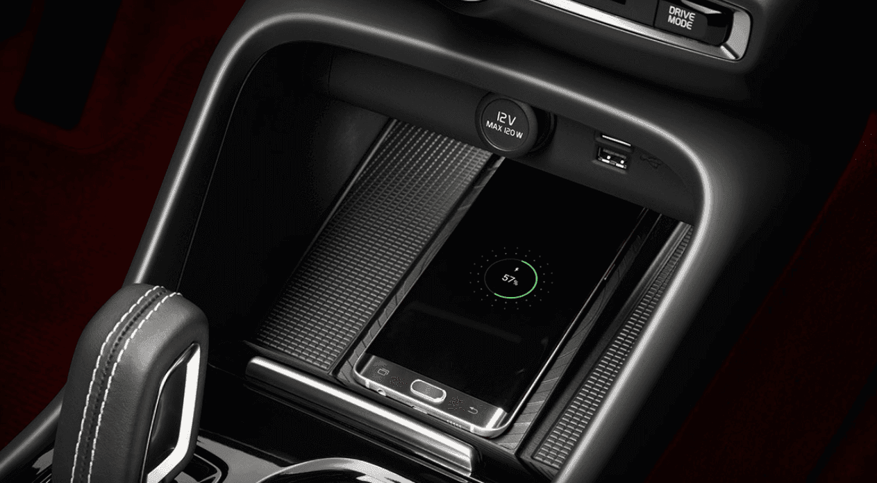 Prevodovka auta Volvo XC40 Plus dark od AVIS Maxirent.