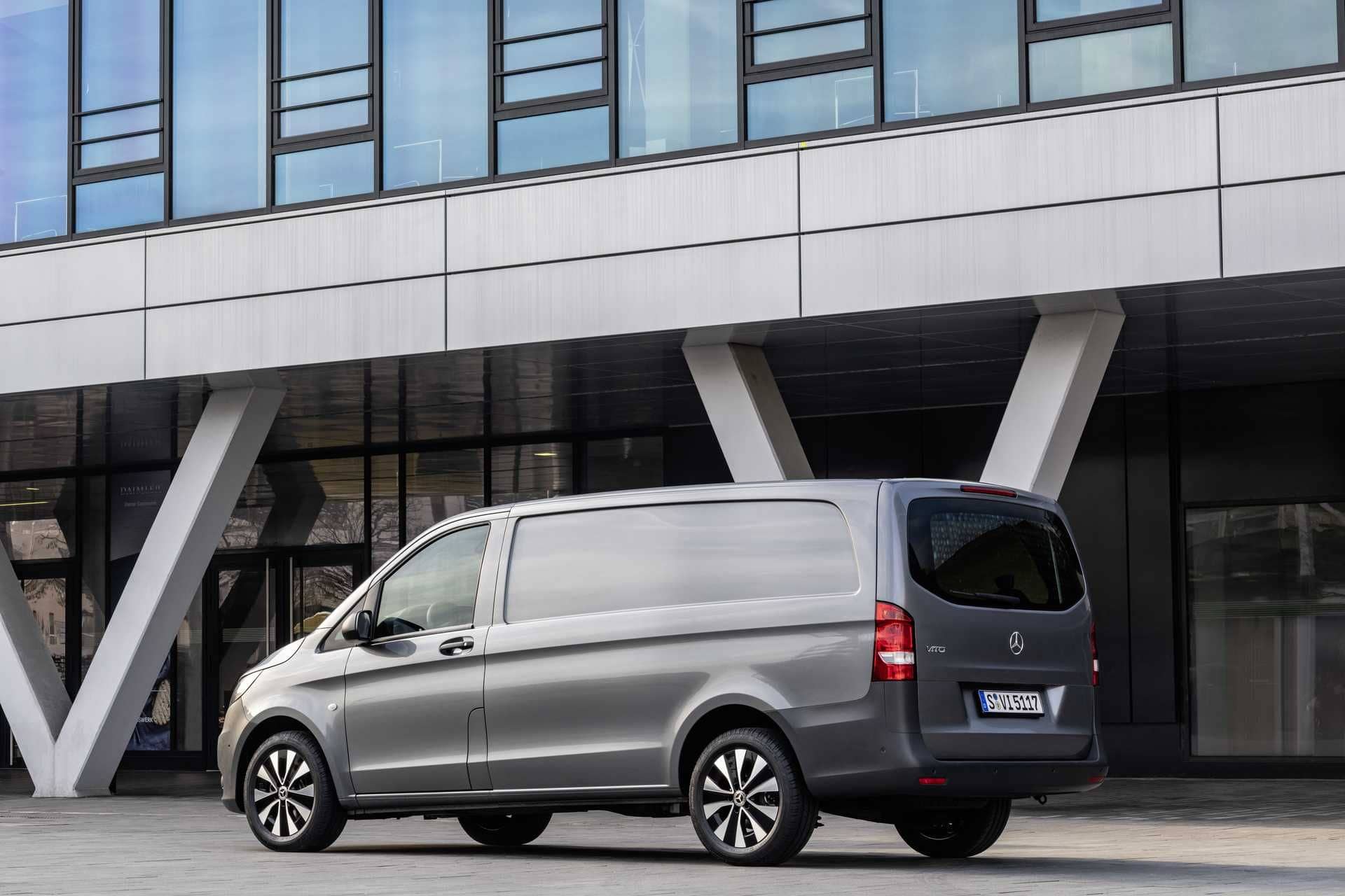 Dlhodobý prenájom auta Mercedes-Benz Vito.