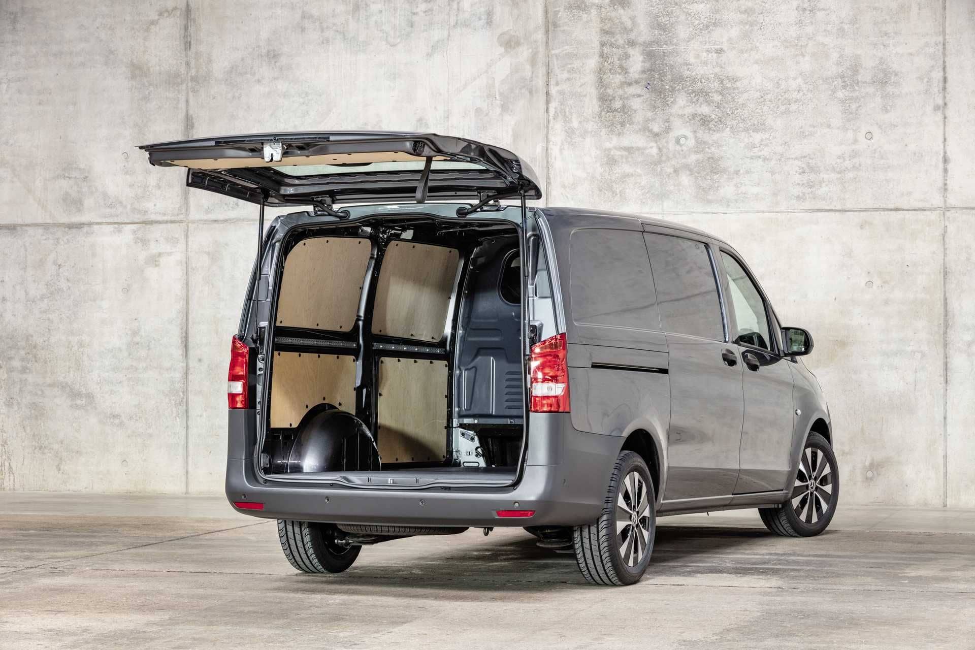 Kufor auta Mercedes-Benz Vito na dlhodobý prenájom.