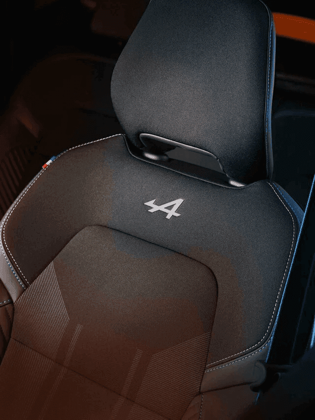 Sedadlá auta Renault Captur Esprit od AVIS Maxirent.