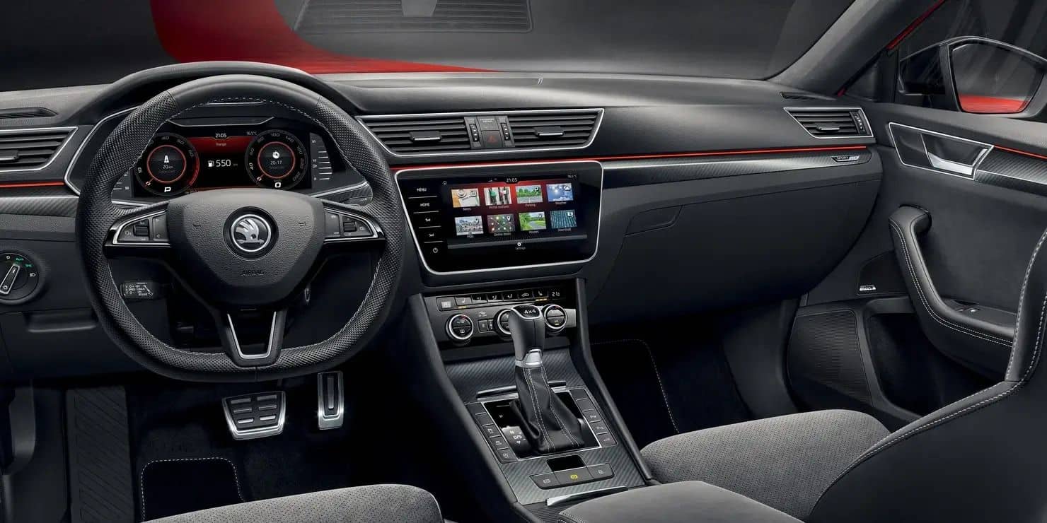 Interiér auta Škoda superb combination sportline od AVIS Maxirent
