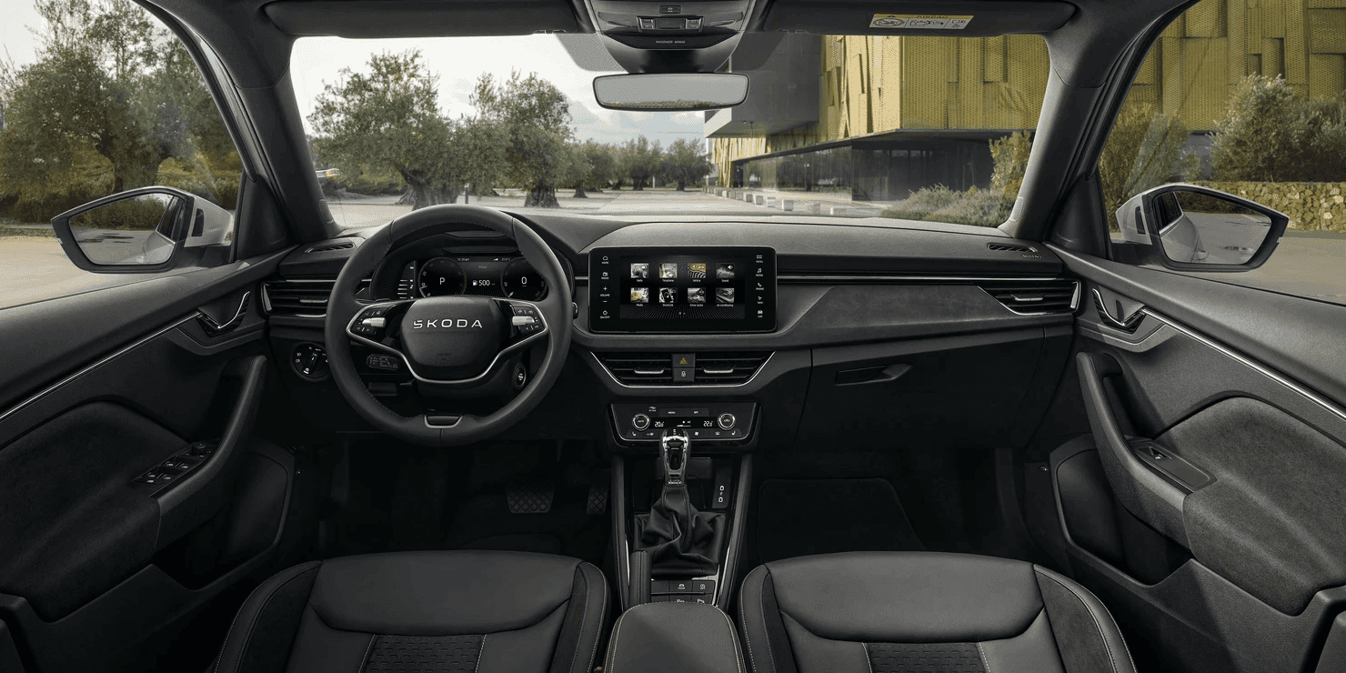 Detail interiéru auta Škoda Kamiq od AVIS Maxirent.