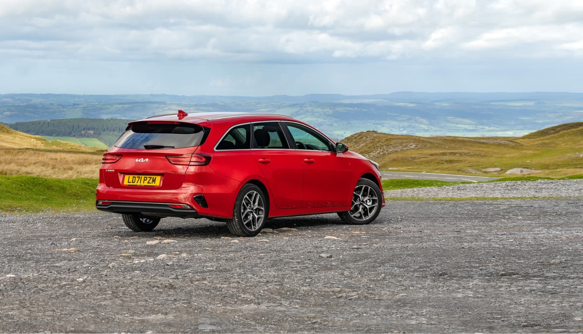 Kia Ceed SW exteriér od AVIS Maxirent.