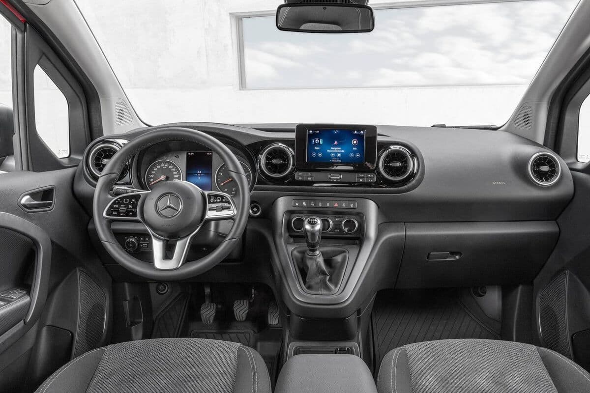 Interiér auta Mercedes-Benz Citan od AVIS Maxirent