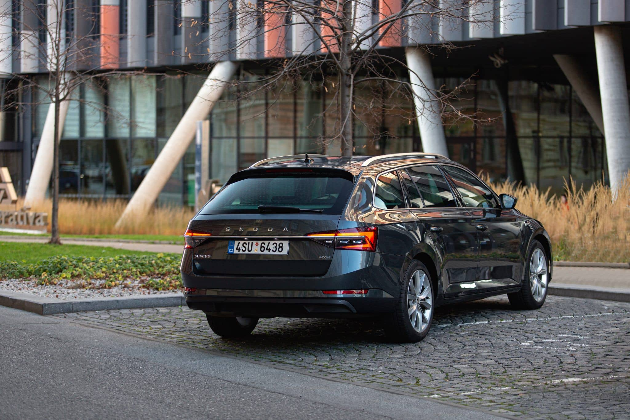 Dlhodobý prenájom auta Škoda Superb Combi Sportline